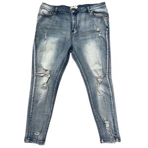 Crazy Train Women’s Distressed Light Wash Denim Jeans Size 15/32